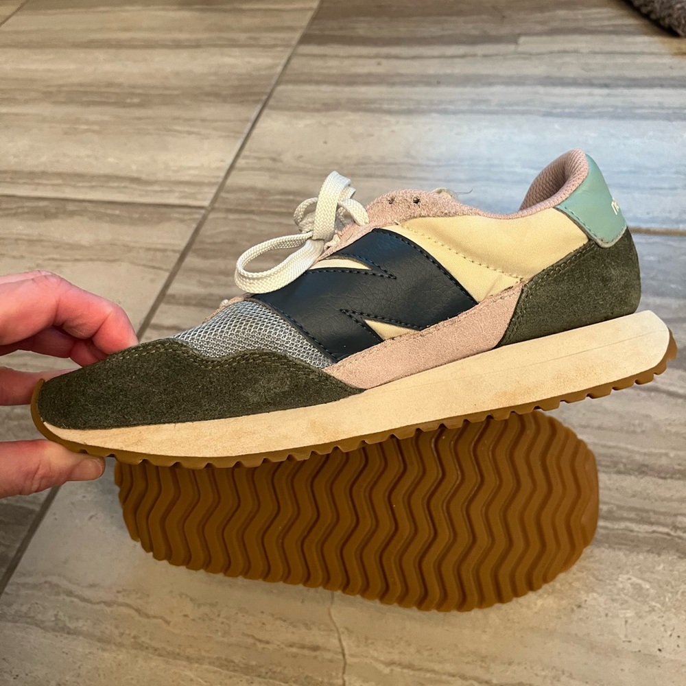 New Balance 237 Women’s Sneakers - Picture 10 of 13